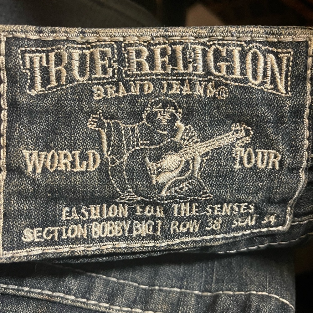 True religion size 38/34 men’s dark jeans Bobby big T